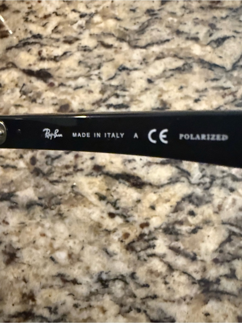 Ray-Ban RB4147 Polarized Glass Green Lenses Black Frame
Sunglasses - Picture 5 of 7